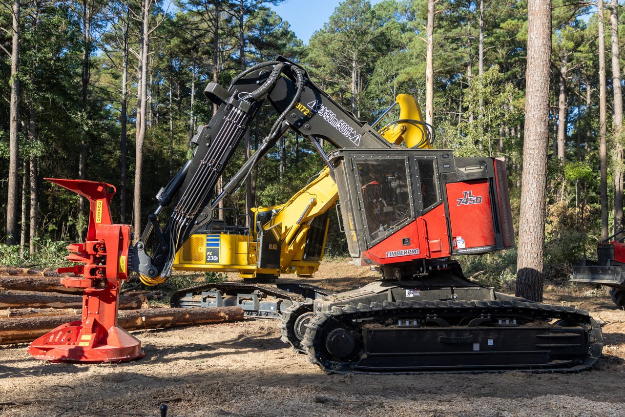 Komatsu's newest excavator, the PC220LCi-12, features IMC 3.0, Komatsu’s latest intelligent machine control technology, along with a cab and controls designed for operator comfort, efficiency and productivity.