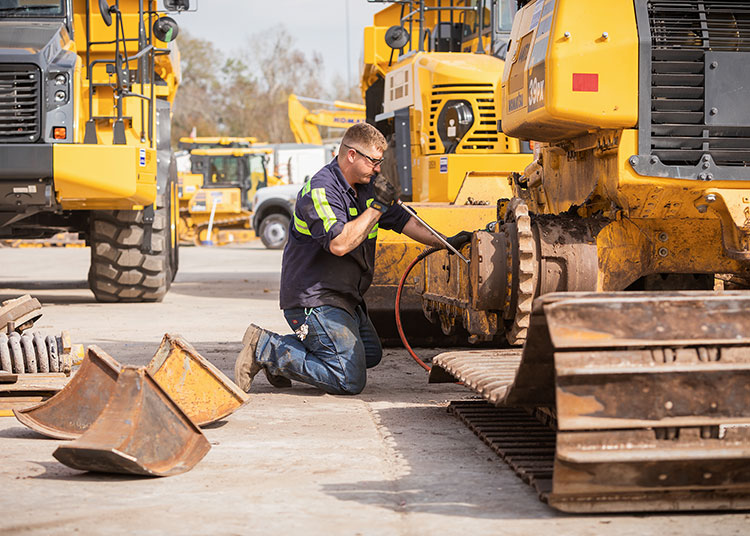 Service Komatsu Company Stores Equipment, coverage and support you