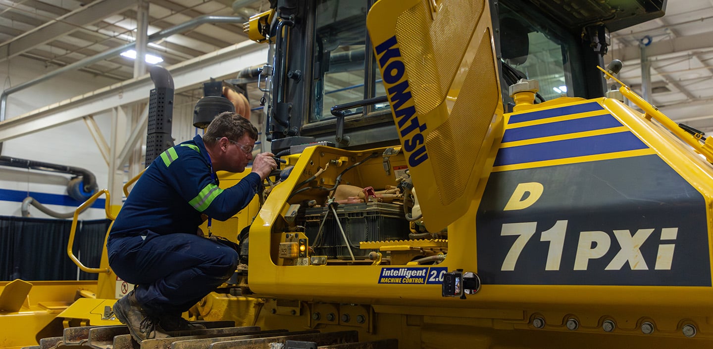 Allen Cherrington conducts a machine inspection during the first round of the event.